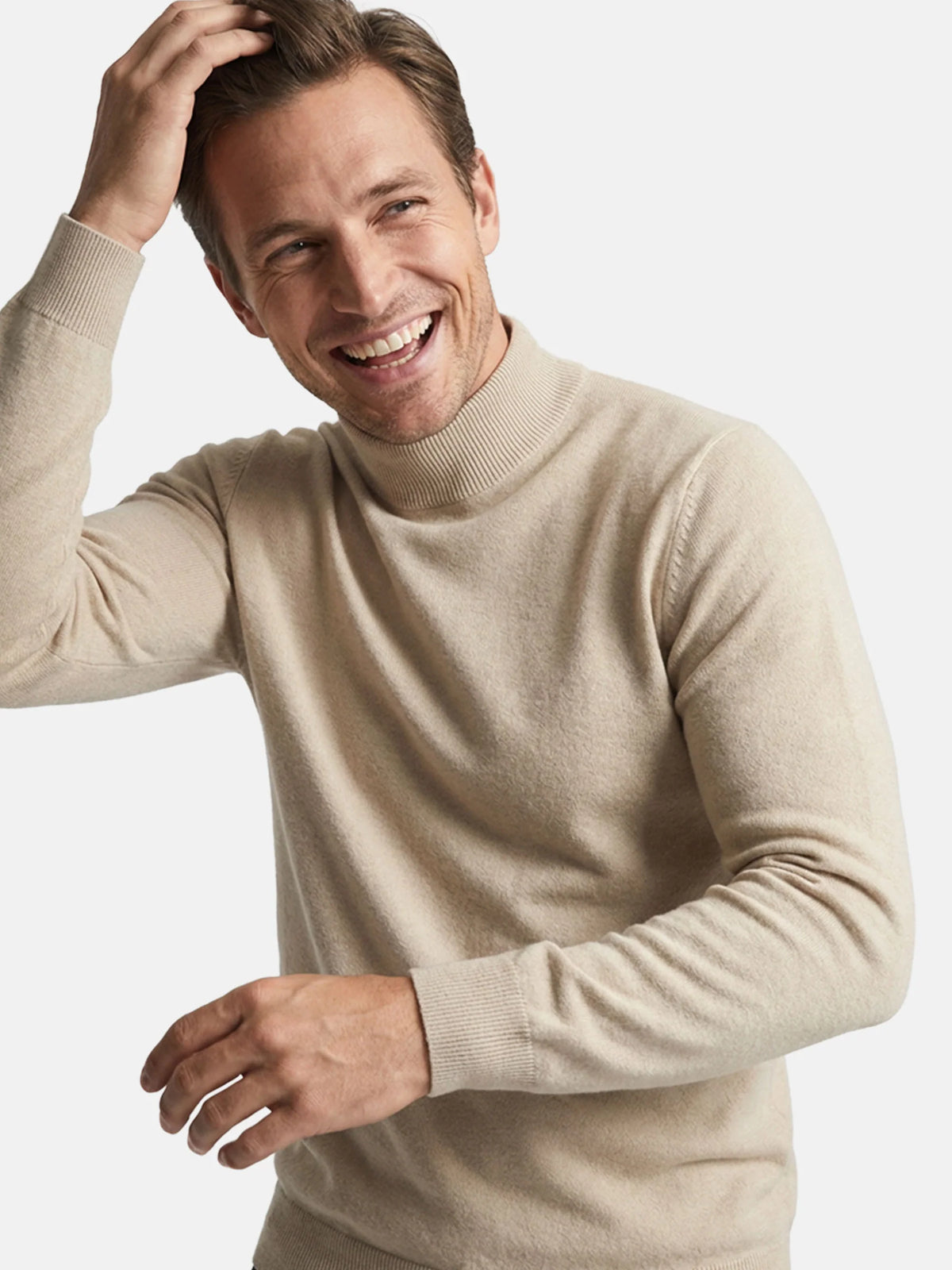 Der beigefarbene Pullover MB877