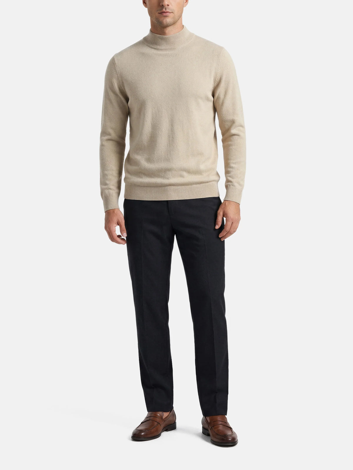 Der beigefarbene Pullover MB877