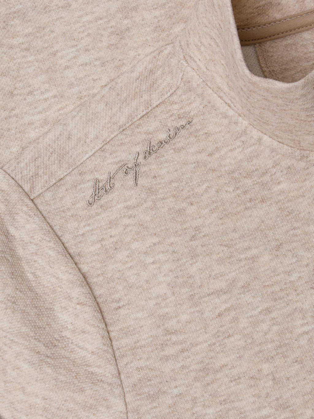 Der beige Lennox-Pullover