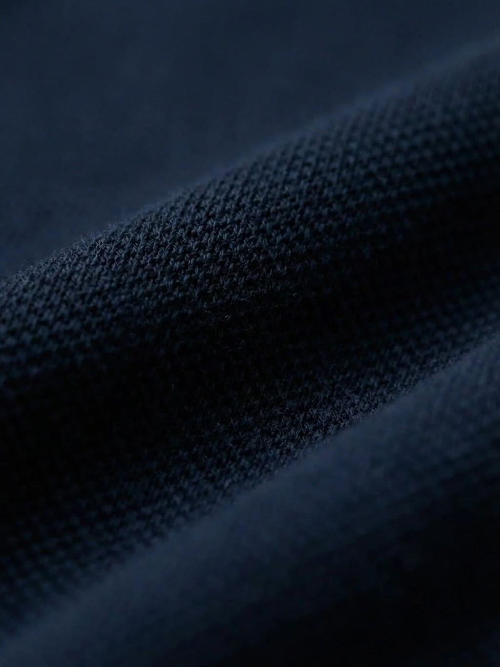 Das Lurianische Marine-Poloshirt