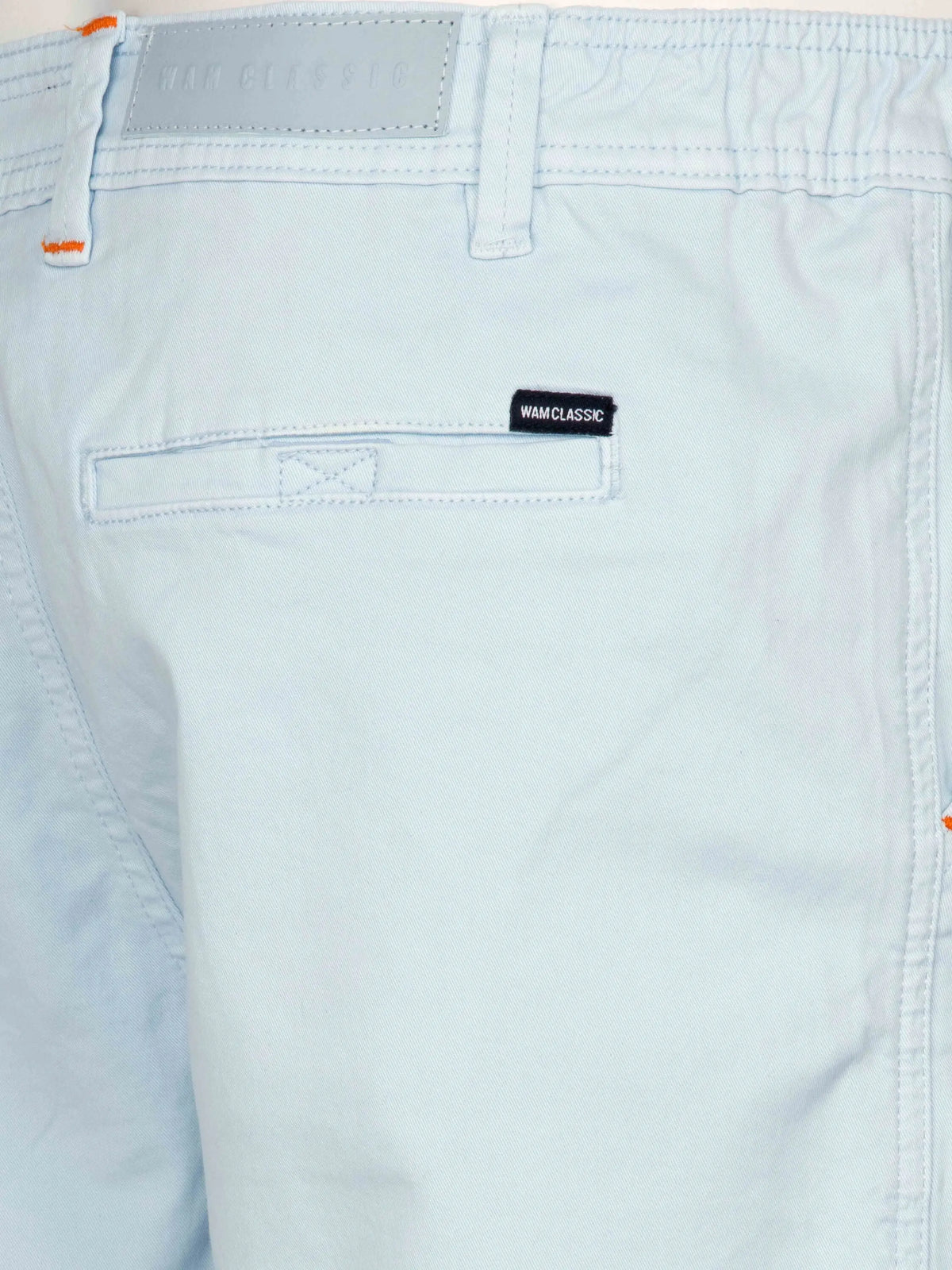 Die hellblauen Shorts von Easton