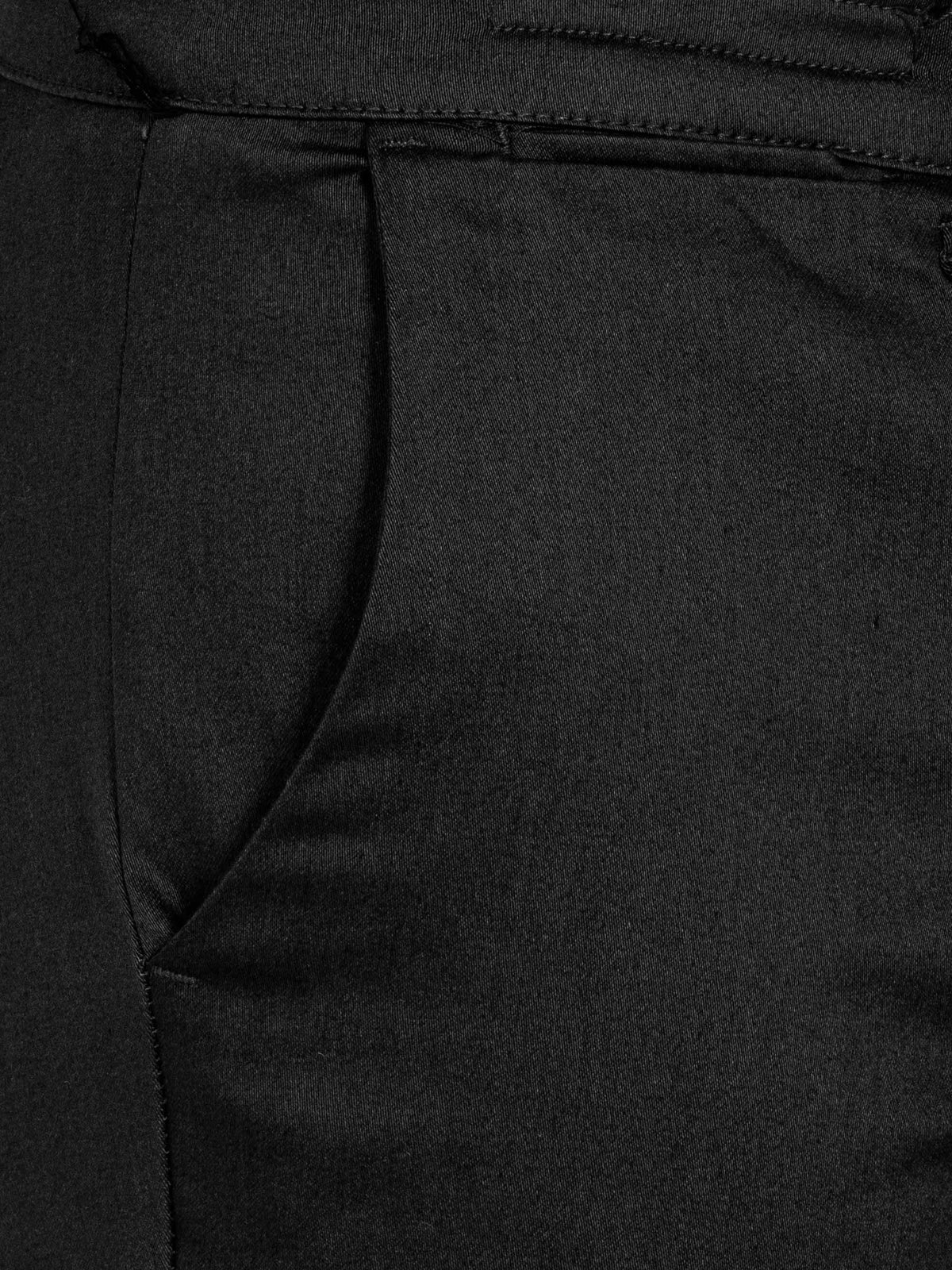 Die scharlachrote Chino