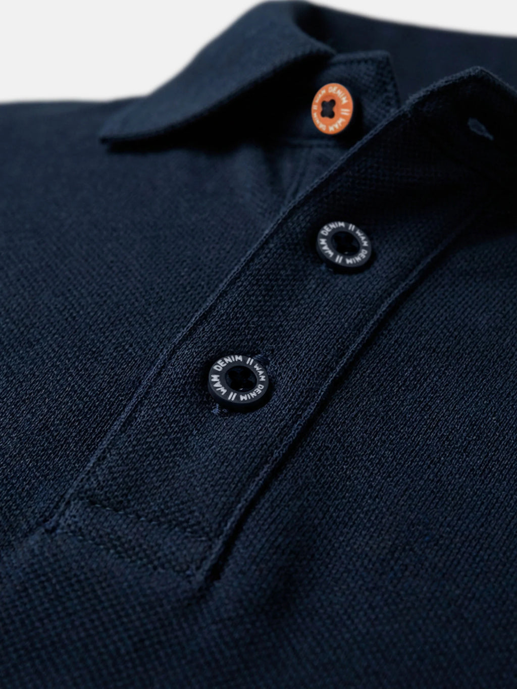 Das Lurianische Marine-Poloshirt