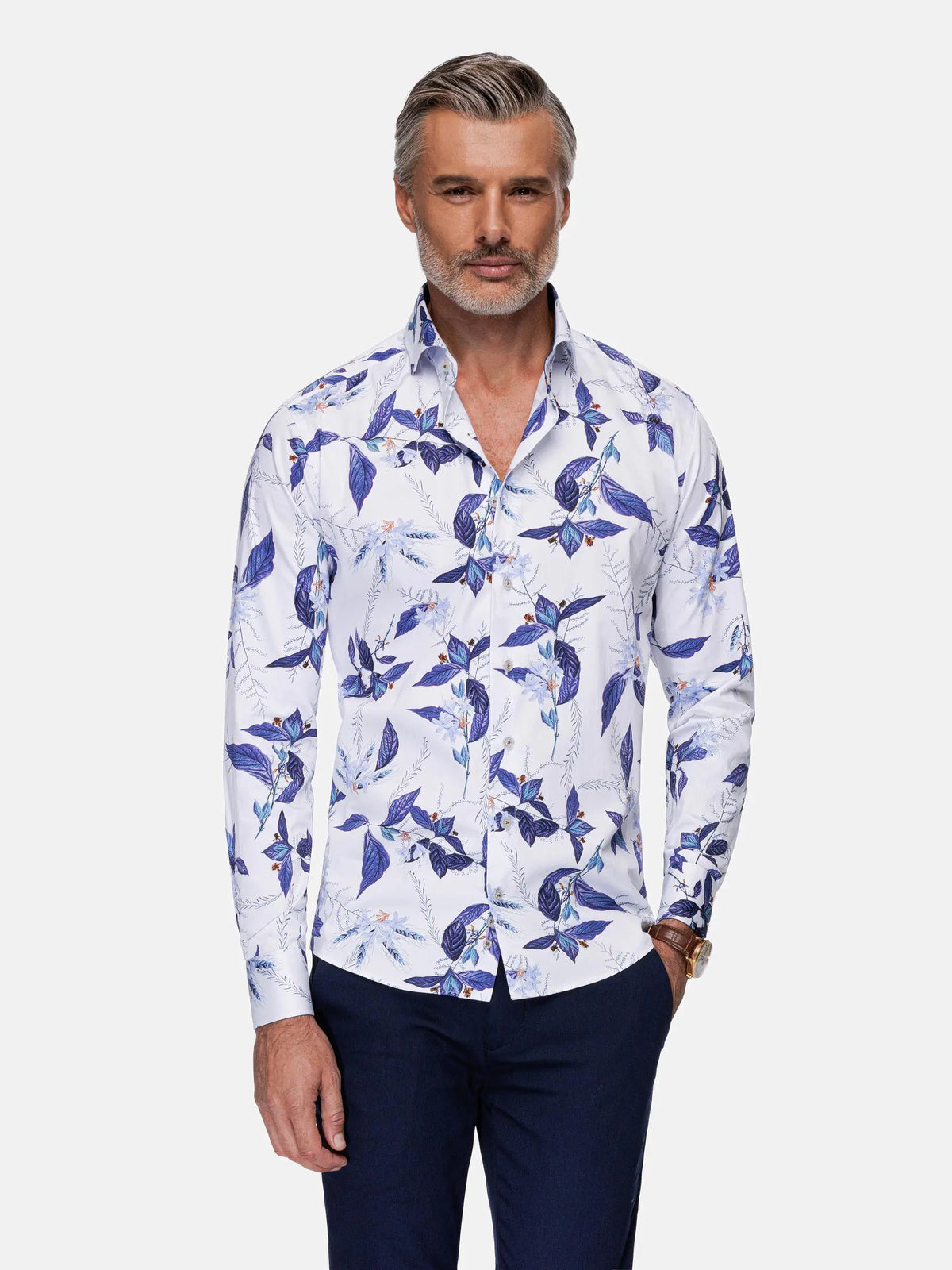 Das weiße Hemd mit Santorini-Blumenmuster