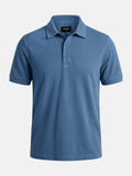 Das blaue Polohemd von Lurian