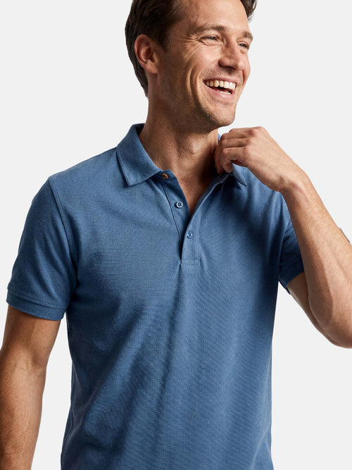 Das blaue Polohemd von Lurian